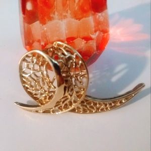 Vintage Gold Open "Loop" Ribbon Brooch Pin